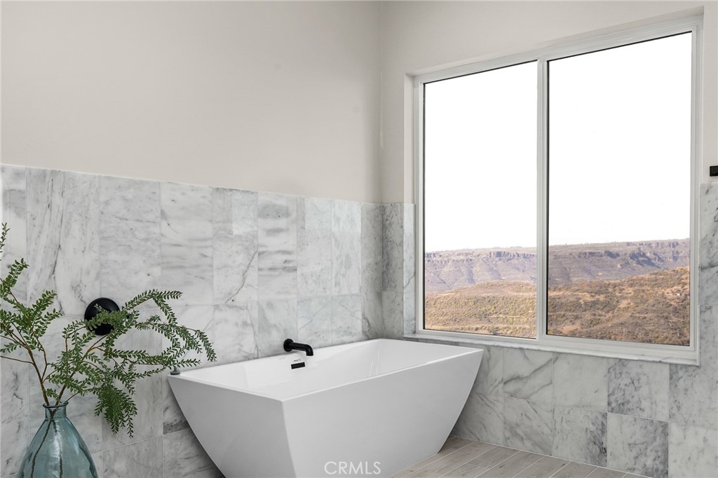 163 Valley Ridge Drive Paradise, CA 95969 - Photo 33 of 69 a bathroom with a bathtub and shower