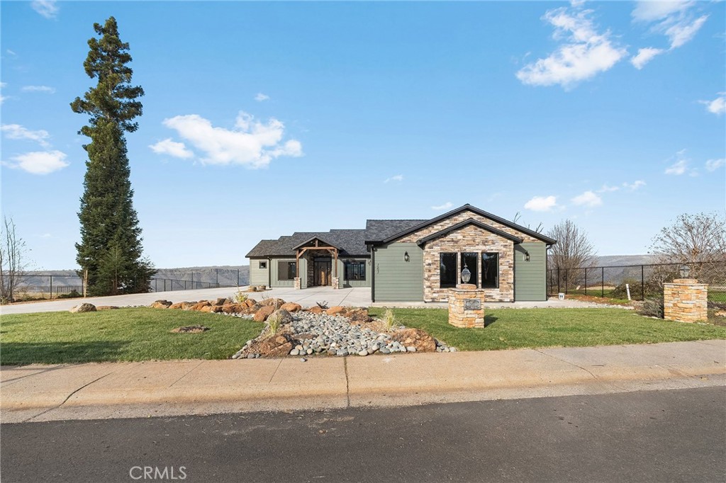 163 Valley Ridge Drive Paradise, CA 95969 - Photo 7 of 69 a front view of a house with a yard and garage