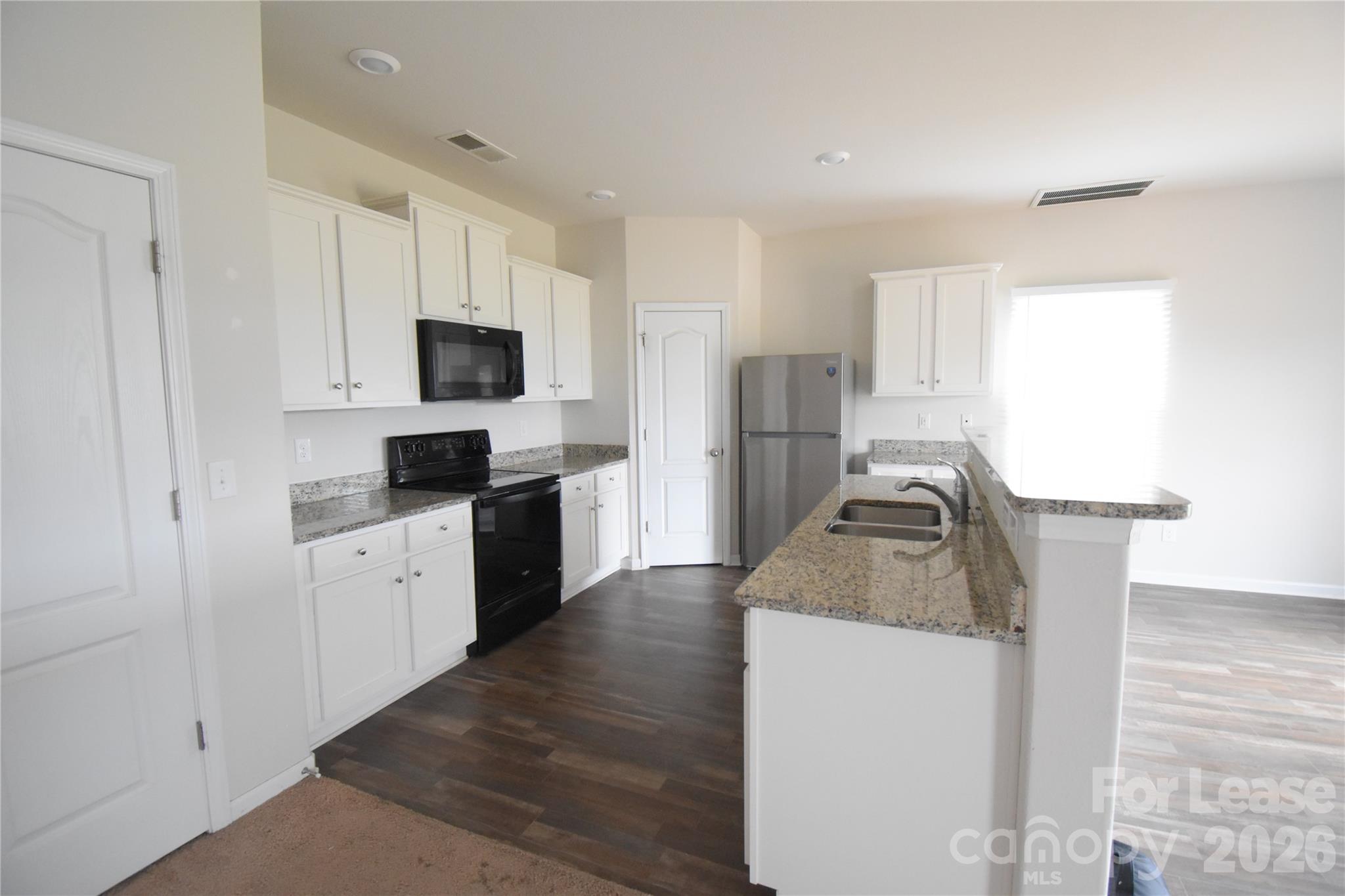 9709 Weikert Road Charlotte, NC 28215 - Photo 6 of 28