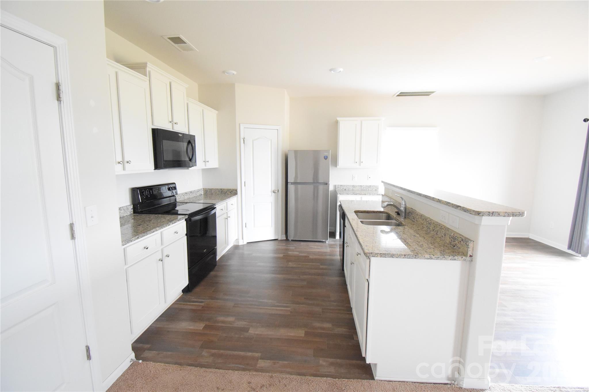 9709 Weikert Road Charlotte, NC 28215 - Photo 7 of 28
