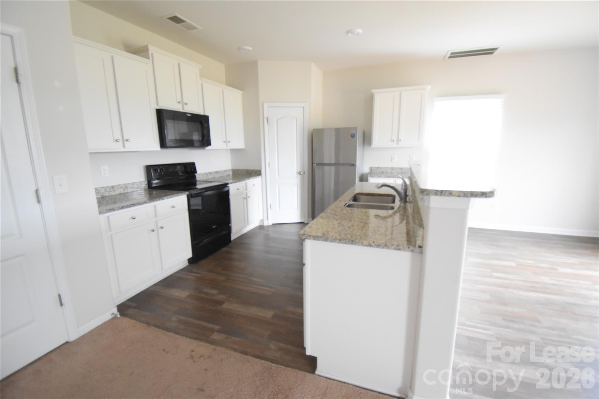 9709 Weikert Road Charlotte, NC 28215 - Photo 8 of 28