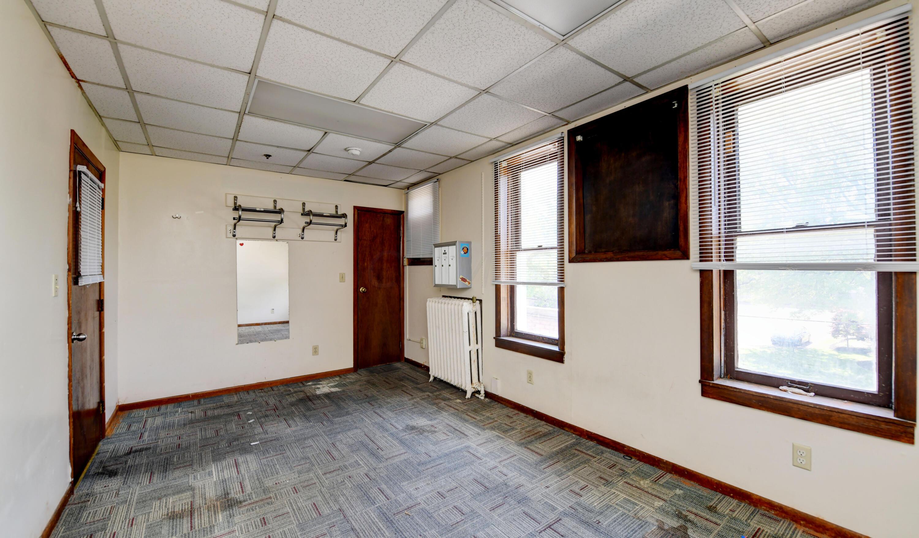 868 Bryden Road Columbus, OH 43205 - Photo 27 of 47 Second Floor Living Space (8)