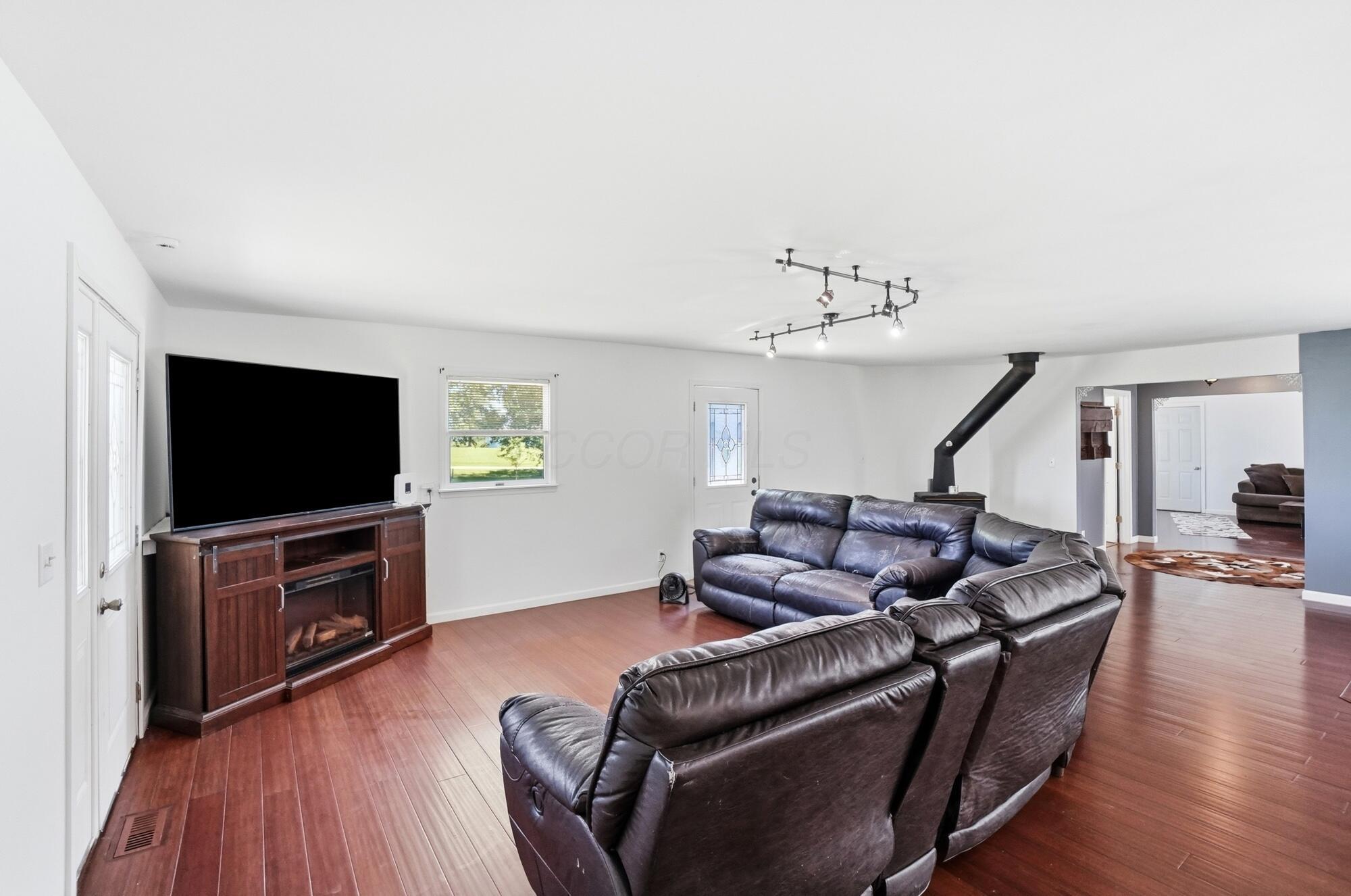 6881 Van Wagener Road London, OH 43140 - Photo 10 of 56