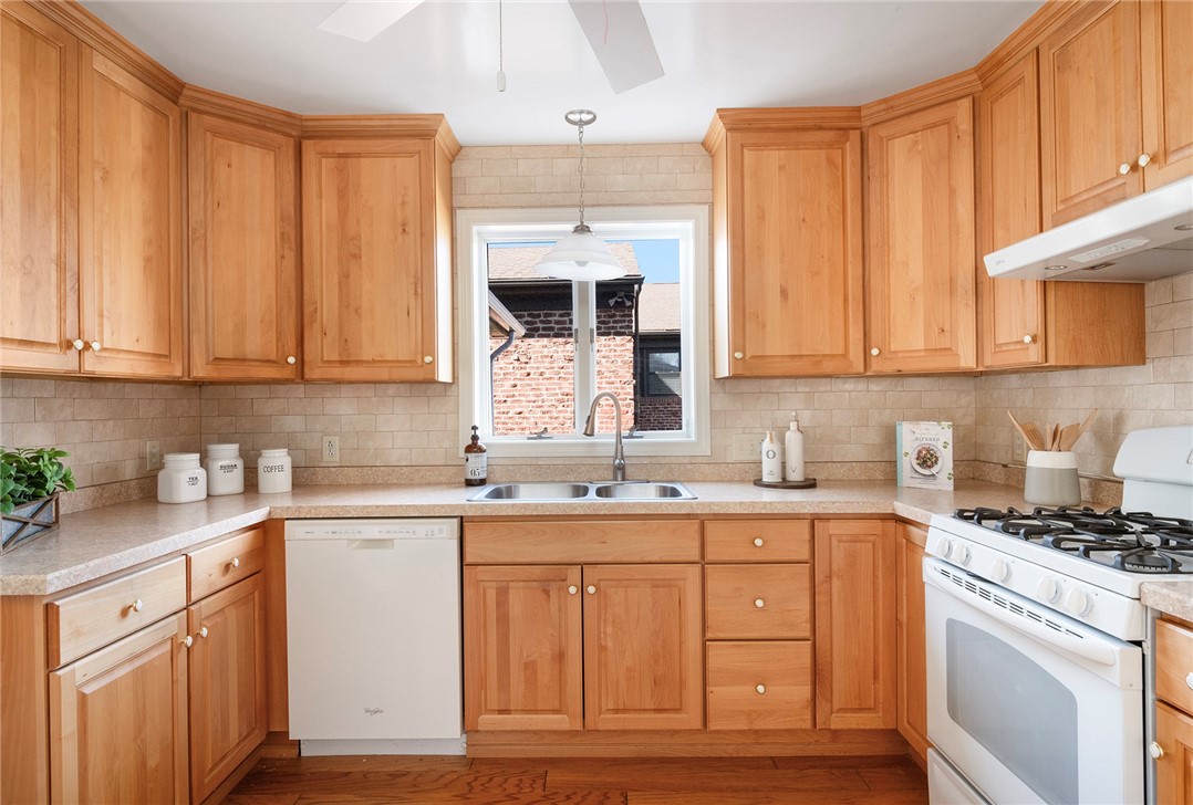 8 Druid Road Warwick, RI 02888 - Photo 13 of 34