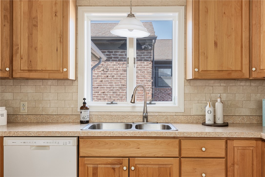 8 Druid Road Warwick, RI 02888 - Photo 14 of 34