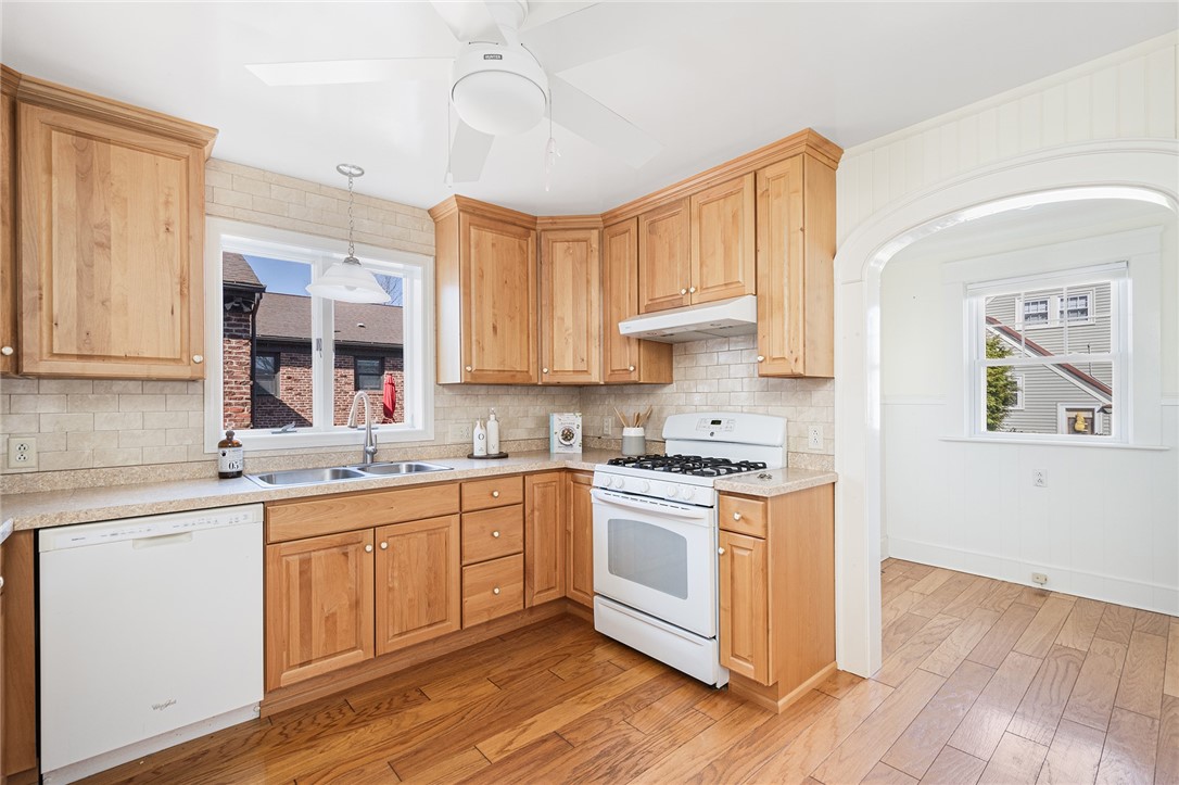 8 Druid Road Warwick, RI 02888 - Photo 15 of 34