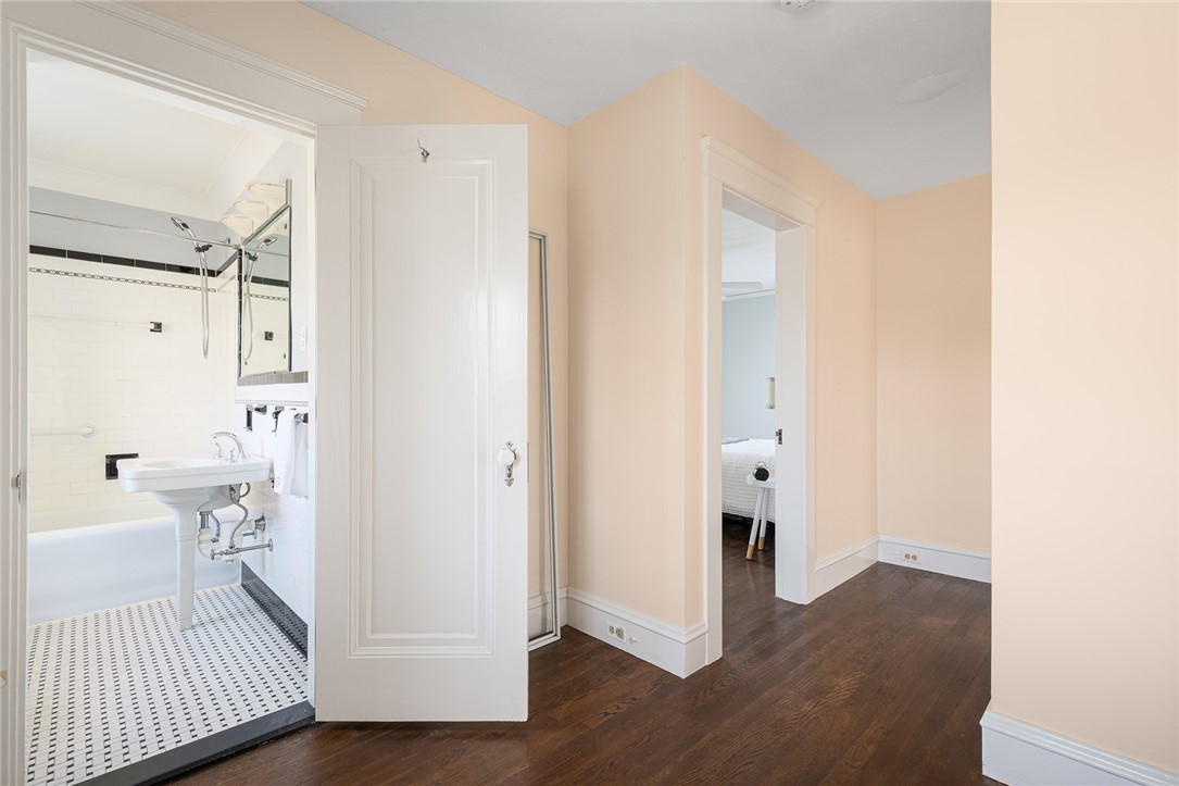 8 Druid Road Warwick, RI 02888 - Photo 19 of 34