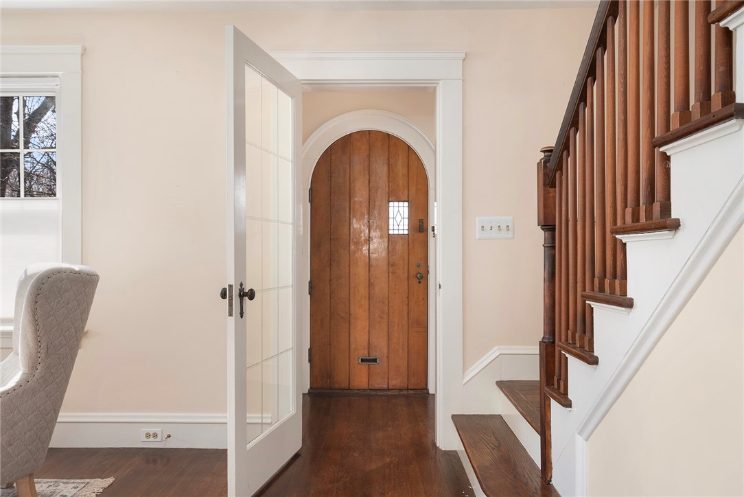 8 Druid Road Warwick, RI 02888 - Photo 2 of 34