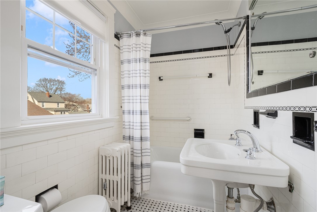 8 Druid Road Warwick, RI 02888 - Photo 21 of 34