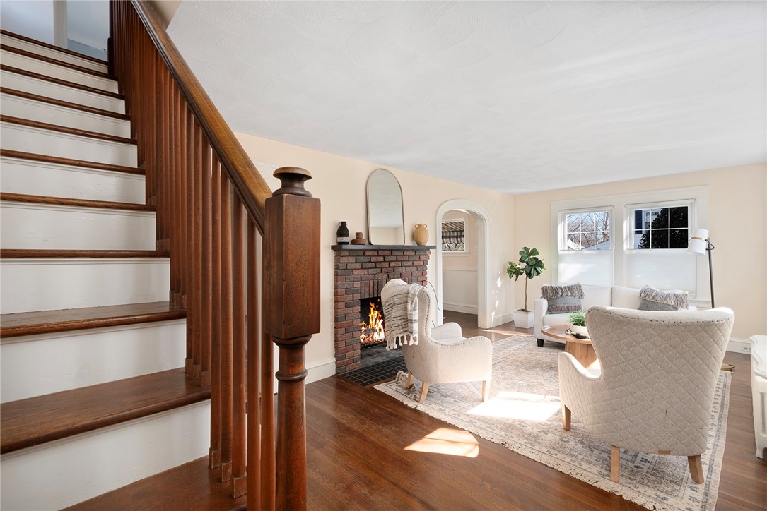 8 Druid Road Warwick, RI 02888 - Photo 4 of 34