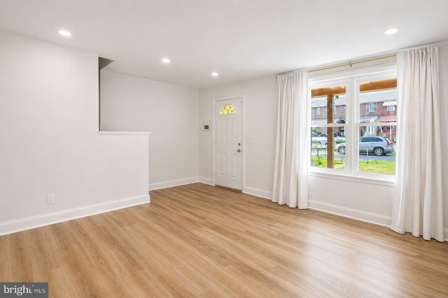 7487 Berkshire Road Baltimore, MD 21224 - Photo 5 of 16 Living Room