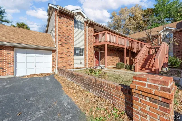 $99,900 | 3703 Candlewyck Club Drive, Unit D, Florissant, MO 63034
