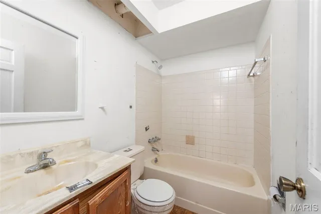 $99,900 | 3703 Candlewyck Club Drive, Unit D, Florissant, MO 63034