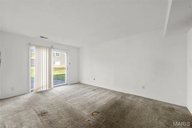 $99,900 | 3703 Candlewyck Club Drive, Unit D, Florissant, MO 63034