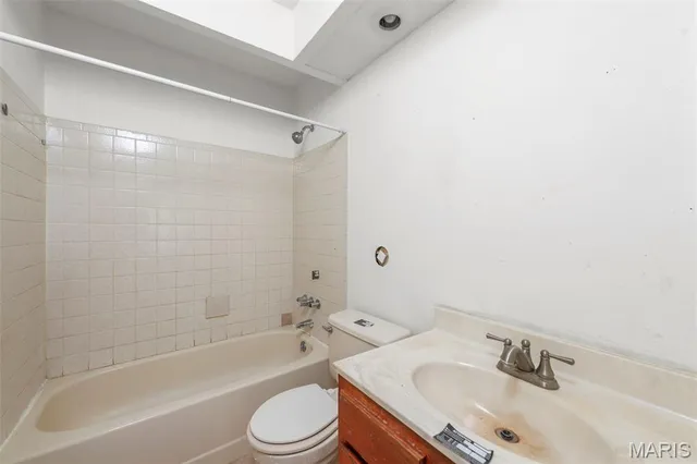 $99,900 | 3703 Candlewyck Club Drive, Unit D, Florissant, MO 63034