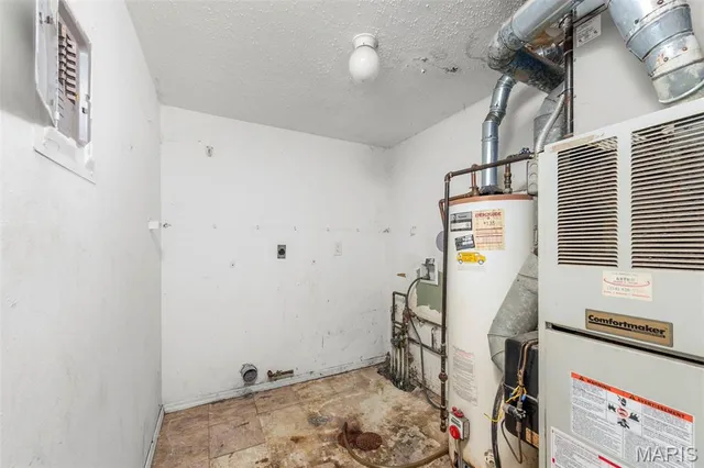 $99,900 | 3703 Candlewyck Club Drive, Unit D, Florissant, MO 63034