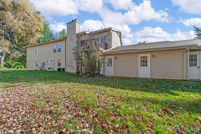 $99,900 | 3703 Candlewyck Club Drive, Unit D, Florissant, MO 63034