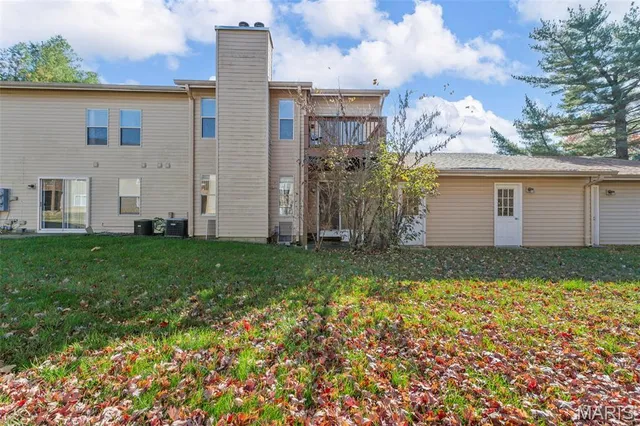 $99,900 | 3703 Candlewyck Club Drive, Unit D, Florissant, MO 63034