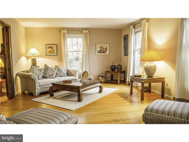 218 Hansell Road Newtown Square, PA 19073 - Photo 3 of 9 Living Room