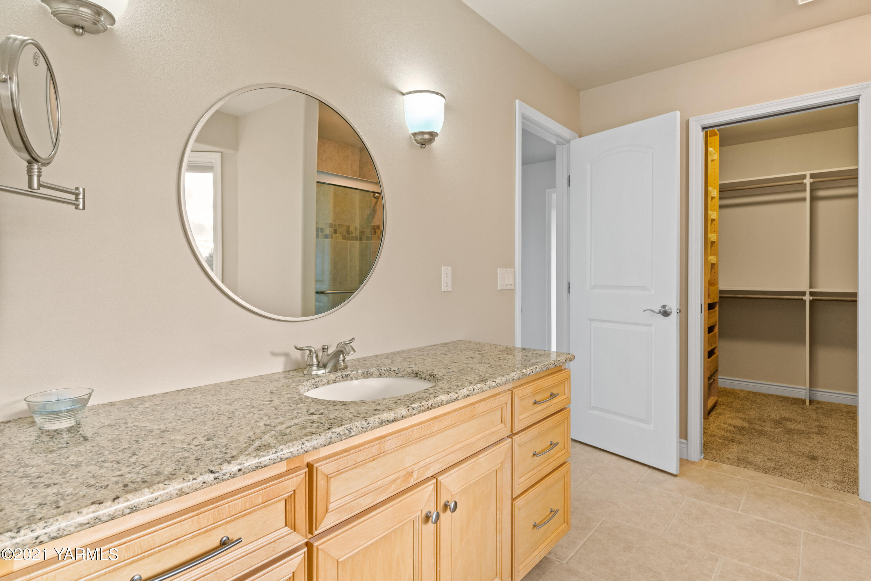 10807 Zier Road Yakima, WA 98908 - Photo 34 of 44 a bathroom with a granite countertop sink and a mirror
