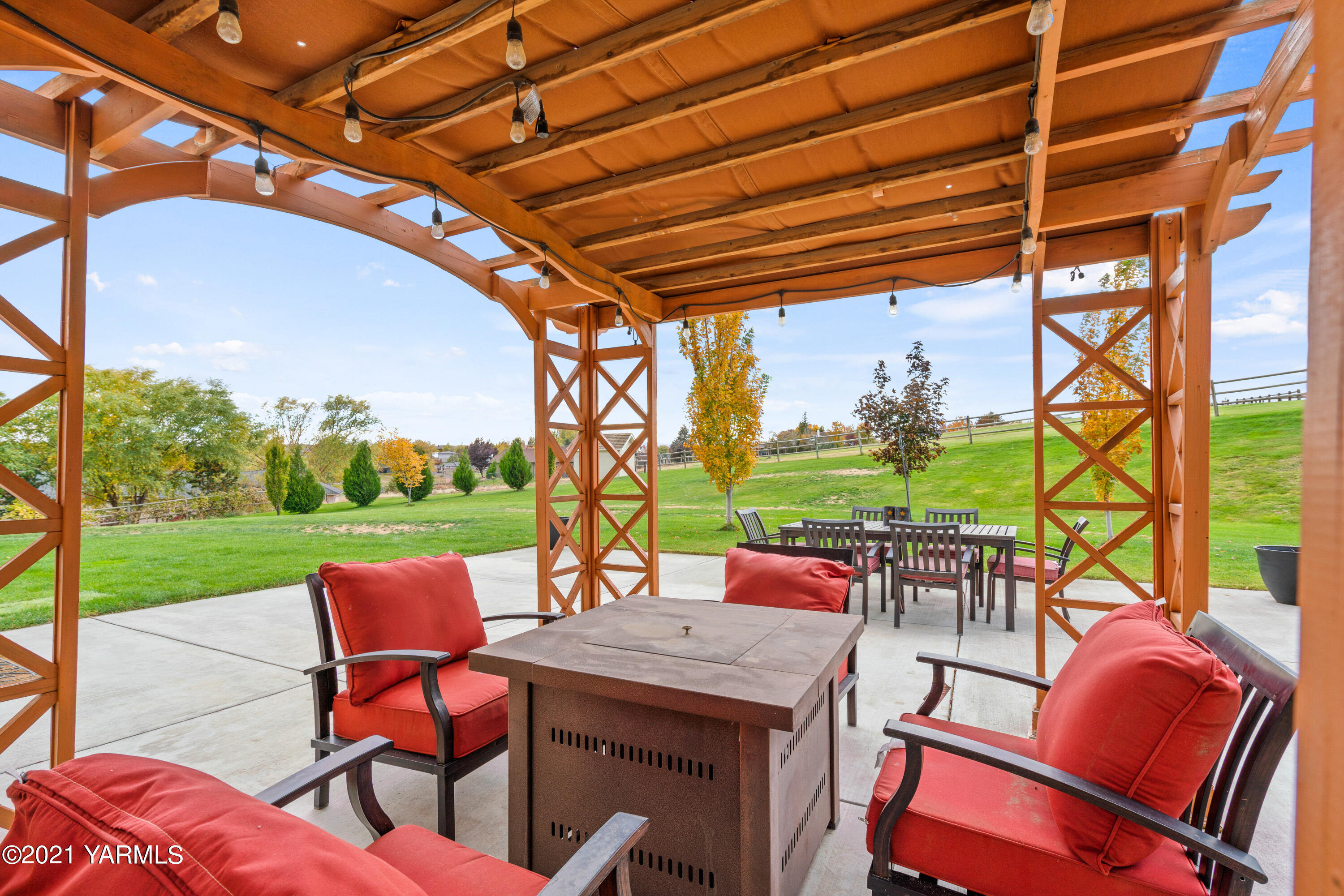 10807 Zier Road Yakima, WA 98908 - Photo 37 of 44 a view of an outdoor sitting area