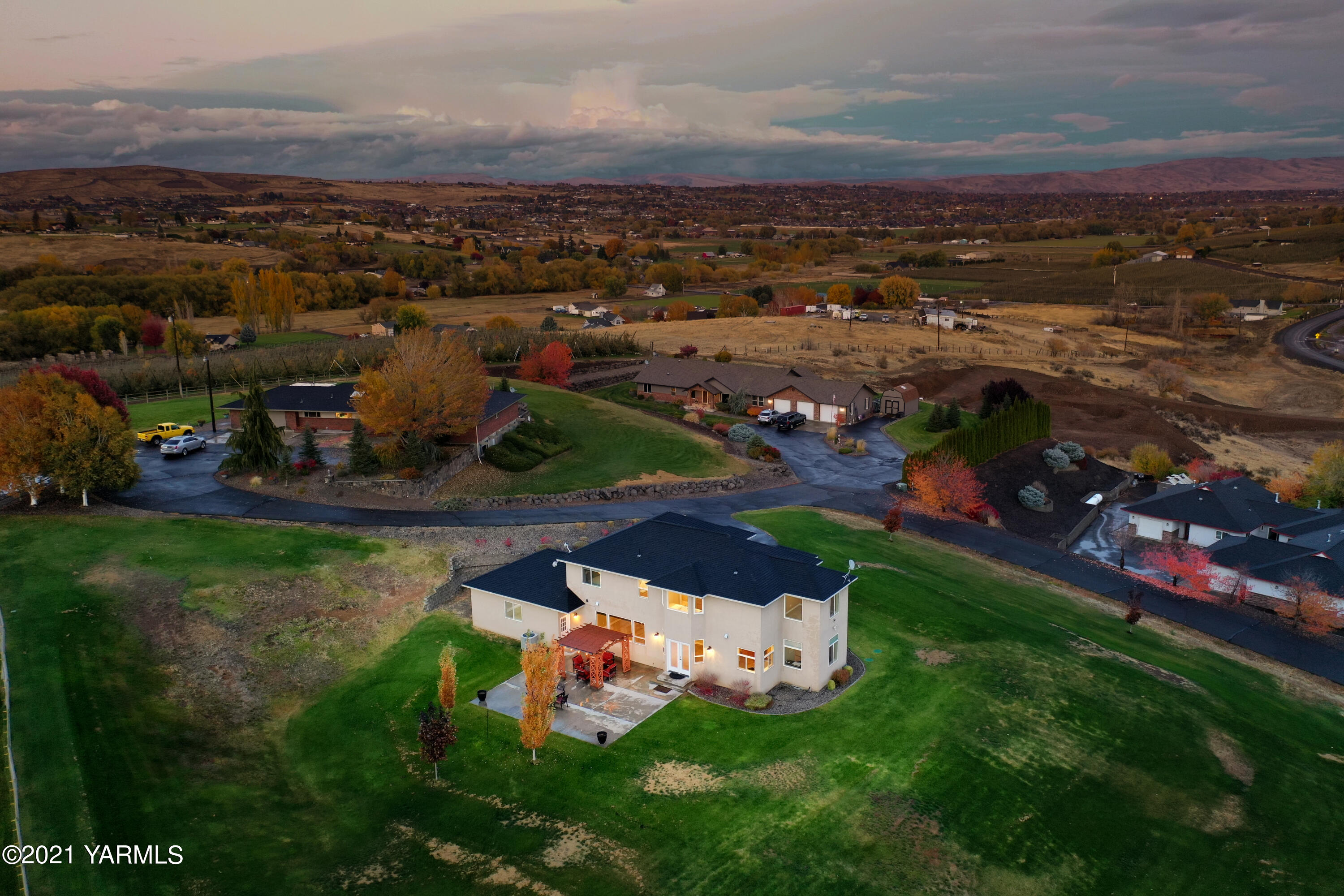 10807 Zier Road Yakima, WA 98908 - Photo 44 of 44 an aerial view of multiple house