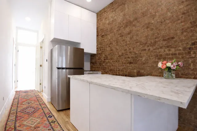 $5,900 | 116 North 8th Street, Unit 3R | Williamsburg