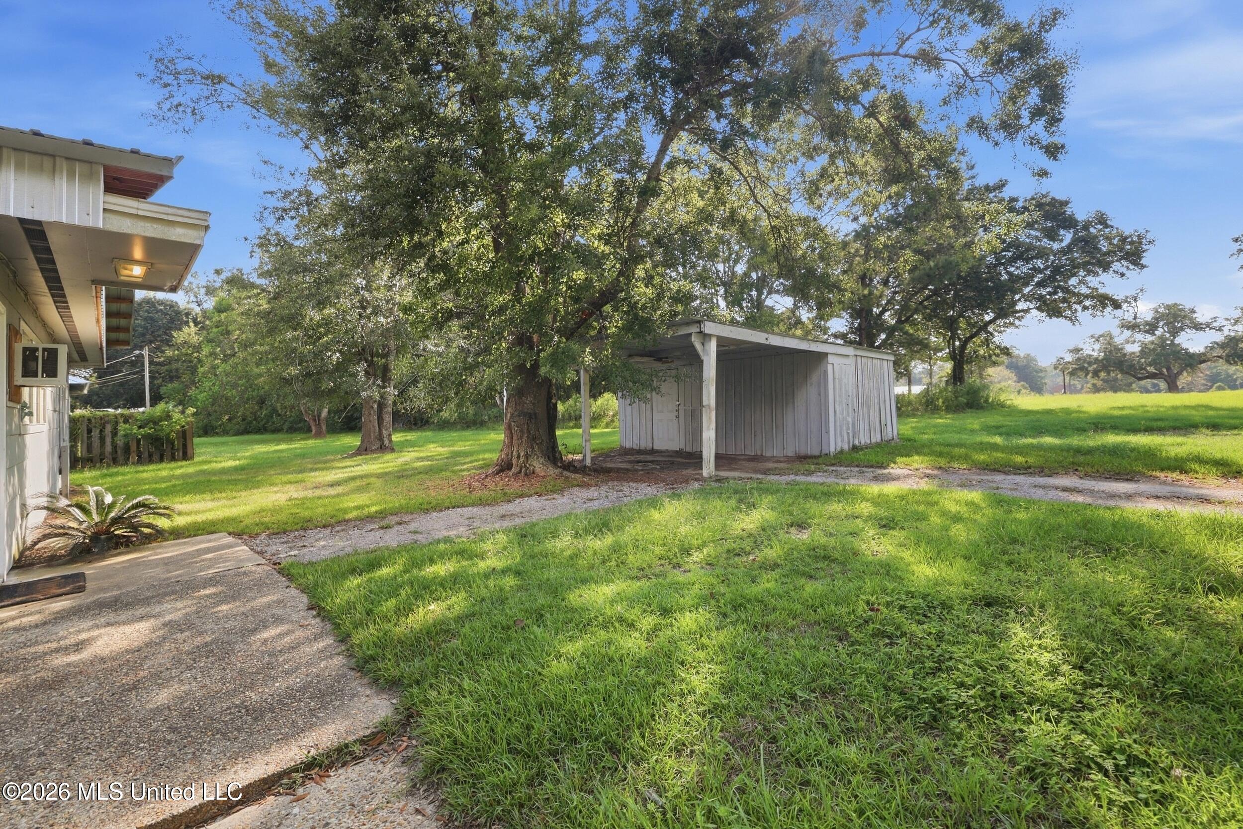12193 Shorecrest Road, Unit A B Biloxi, MS 39532 - Photo 22 of 38 33_r6__1133