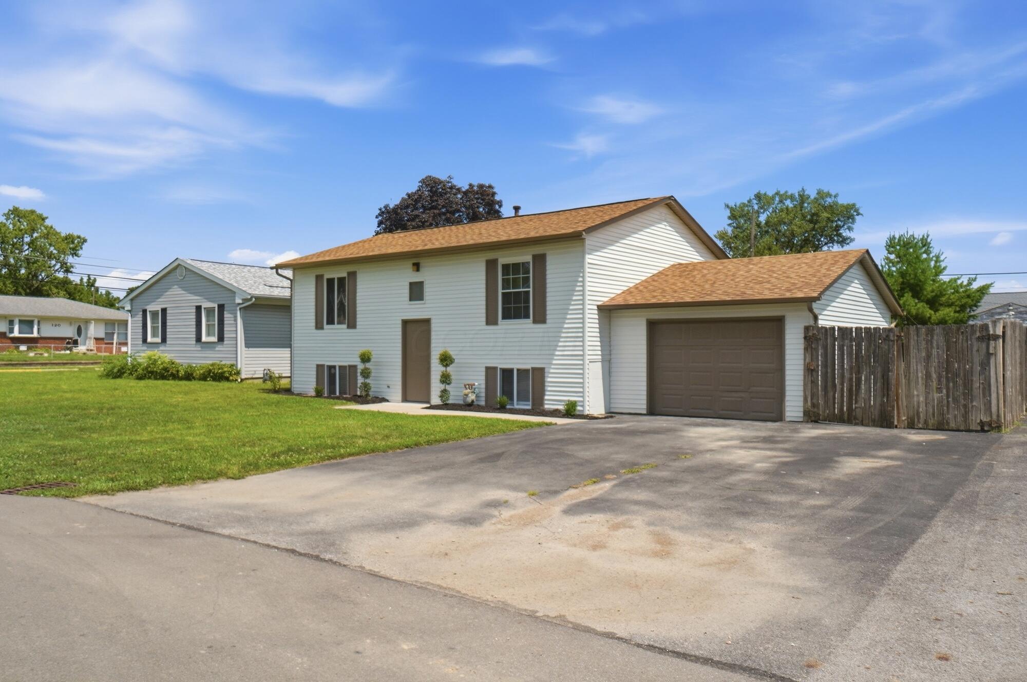 Extra Wide Driveway able to park 4 additional vehicals!