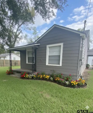 a front view of house with yard