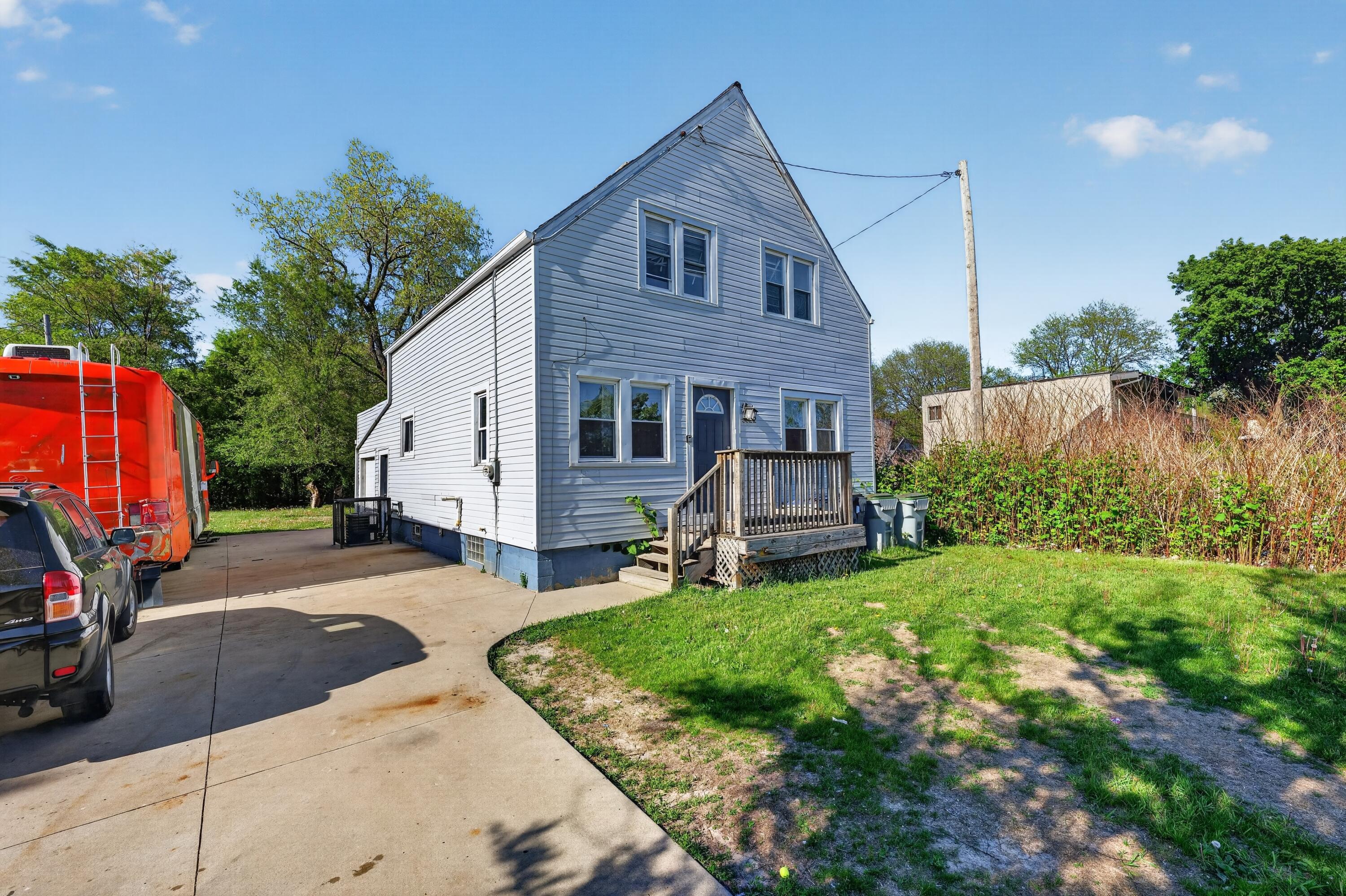 5622 West Mill Road Milwaukee, WI 53223 - Photo 3 of 33 08_5622_W_Mill_Rd-Exterior-7814
