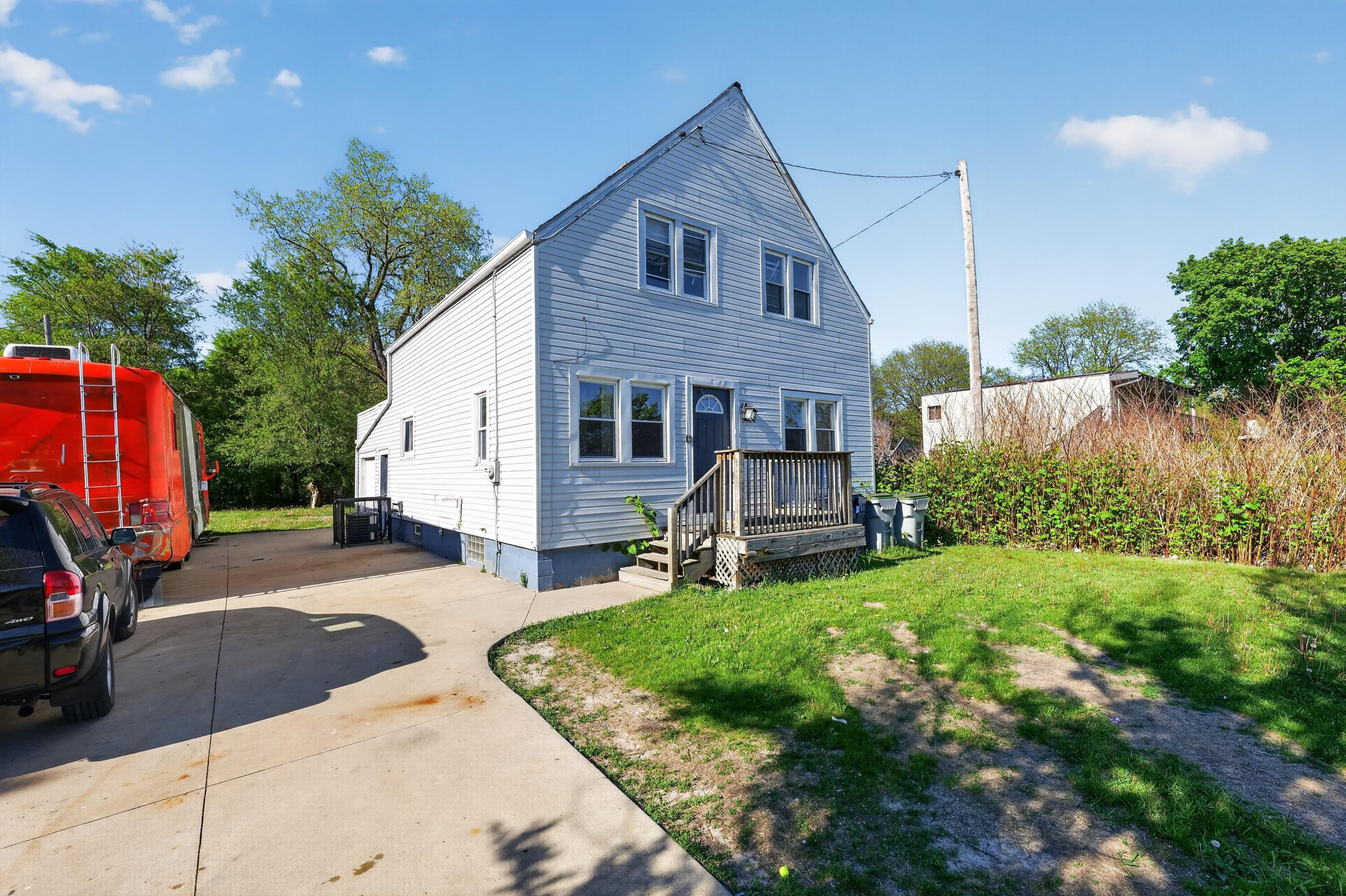 5622 West Mill Road Milwaukee, WI 53223 - Photo 5 of 33 03_5622_W_Mill_Rd-Exterior-7813