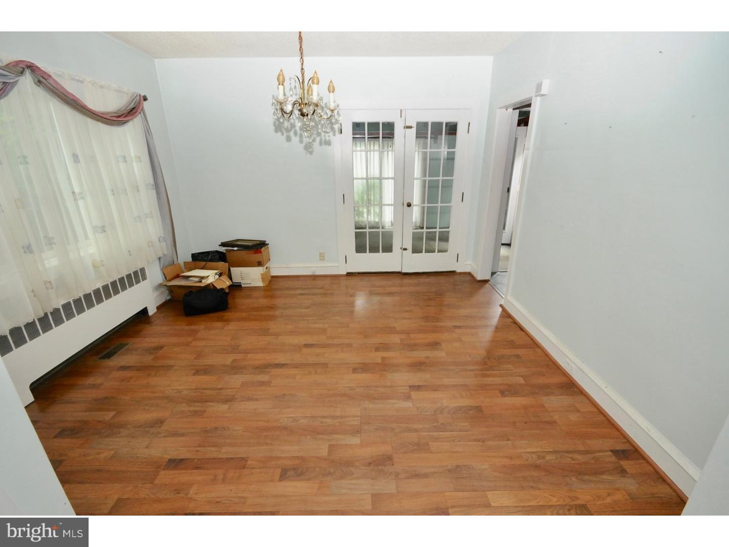491 Atlantic Street Bridgeton, NJ 08302 - Photo 6 of 24 Living Room
