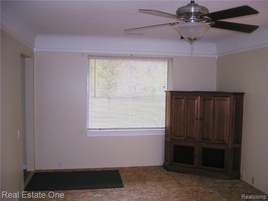44811 Robson Road Belleville, MI 48111 - Photo 5 of 26 LIVING ROOM