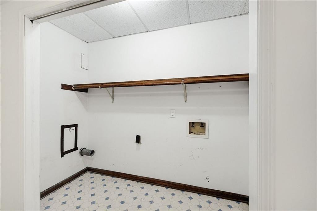 2845 Wood Forest Road Marietta, GA 30066 - Photo 20 of 26 a view of a walk in closet