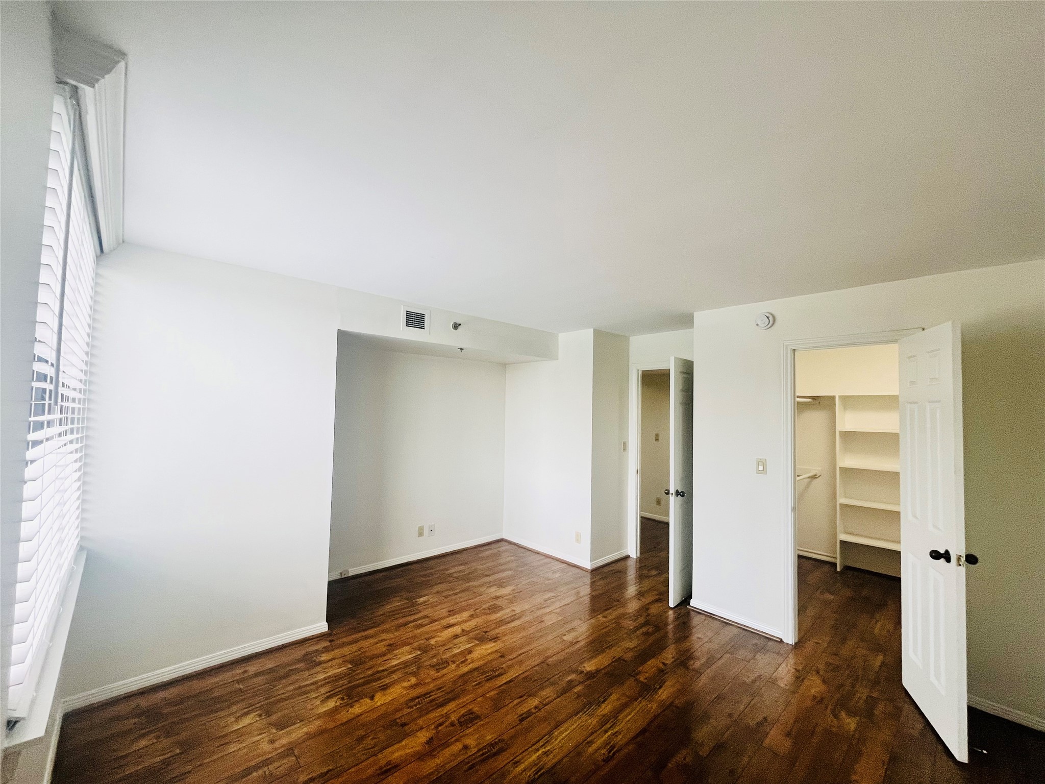 3525 Sage Road, Unit 201 Houston, TX 77056 - Photo 19 of 19 Another view of the bedroom.