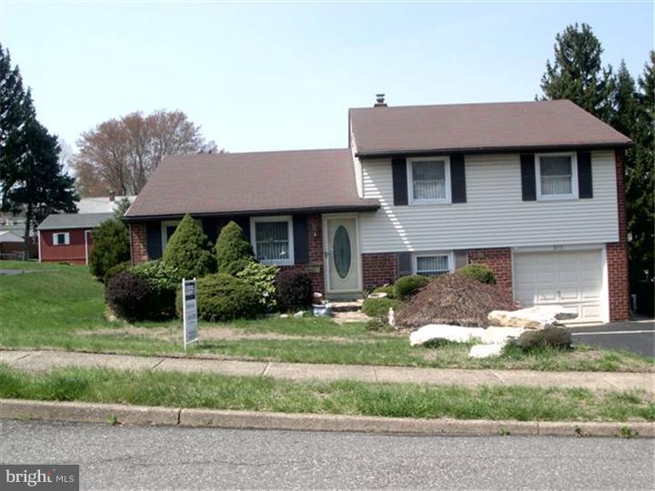 610 Cambridge Road Brookhaven, PA 19015 - Photo 2 of 23 Exterior Front