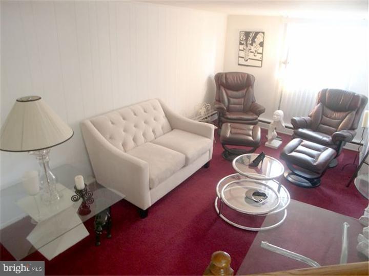 610 Cambridge Road Brookhaven, PA 19015 - Photo 11 of 23 Family Room