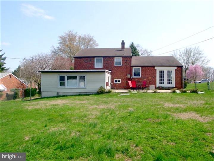 610 Cambridge Road Brookhaven, PA 19015 - Photo 21 of 23 Exterior Back