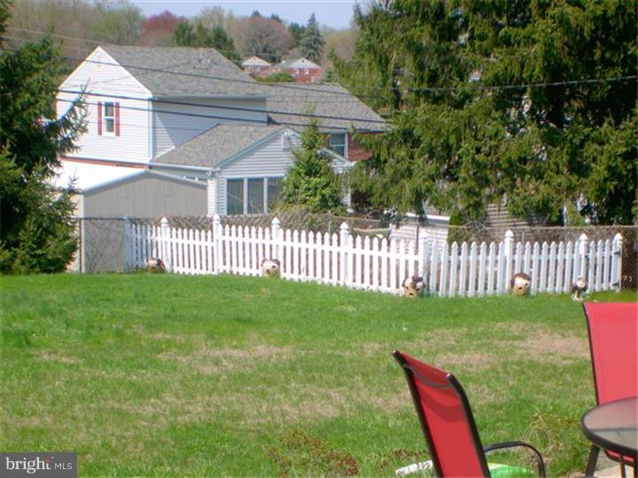 610 Cambridge Road Brookhaven, PA 19015 - Photo 22 of 23 Garden