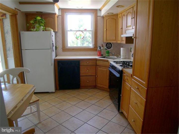 610 Cambridge Road Brookhaven, PA 19015 - Photo 7 of 23 Kitchen
