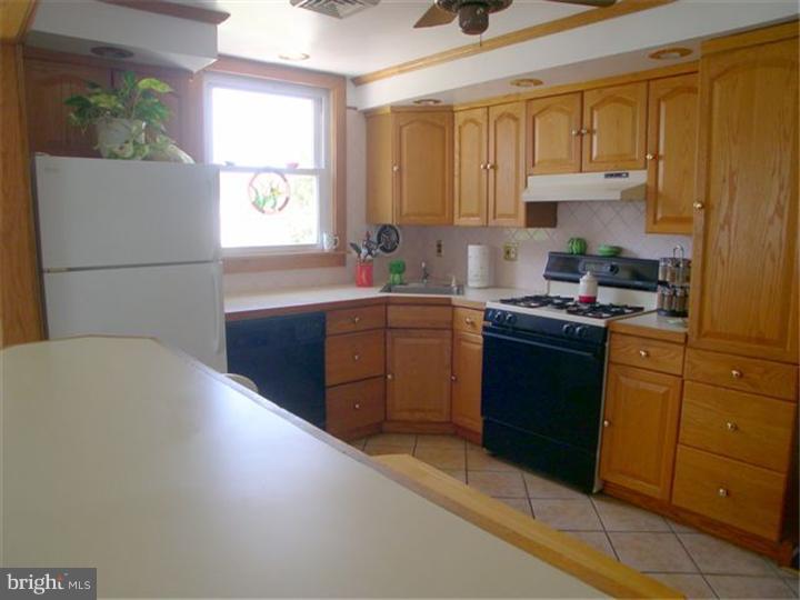 610 Cambridge Road Brookhaven, PA 19015 - Photo 8 of 23 Kitchen