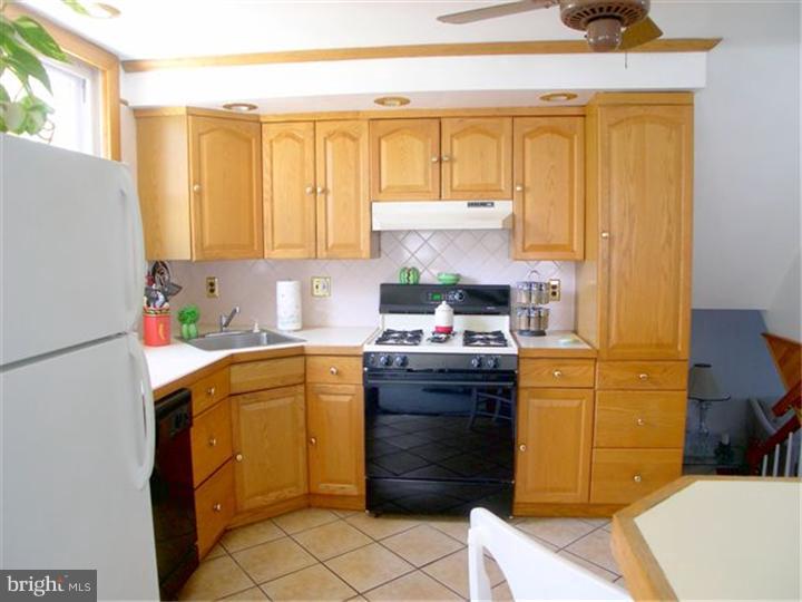 610 Cambridge Road Brookhaven, PA 19015 - Photo 9 of 23 Kitchen