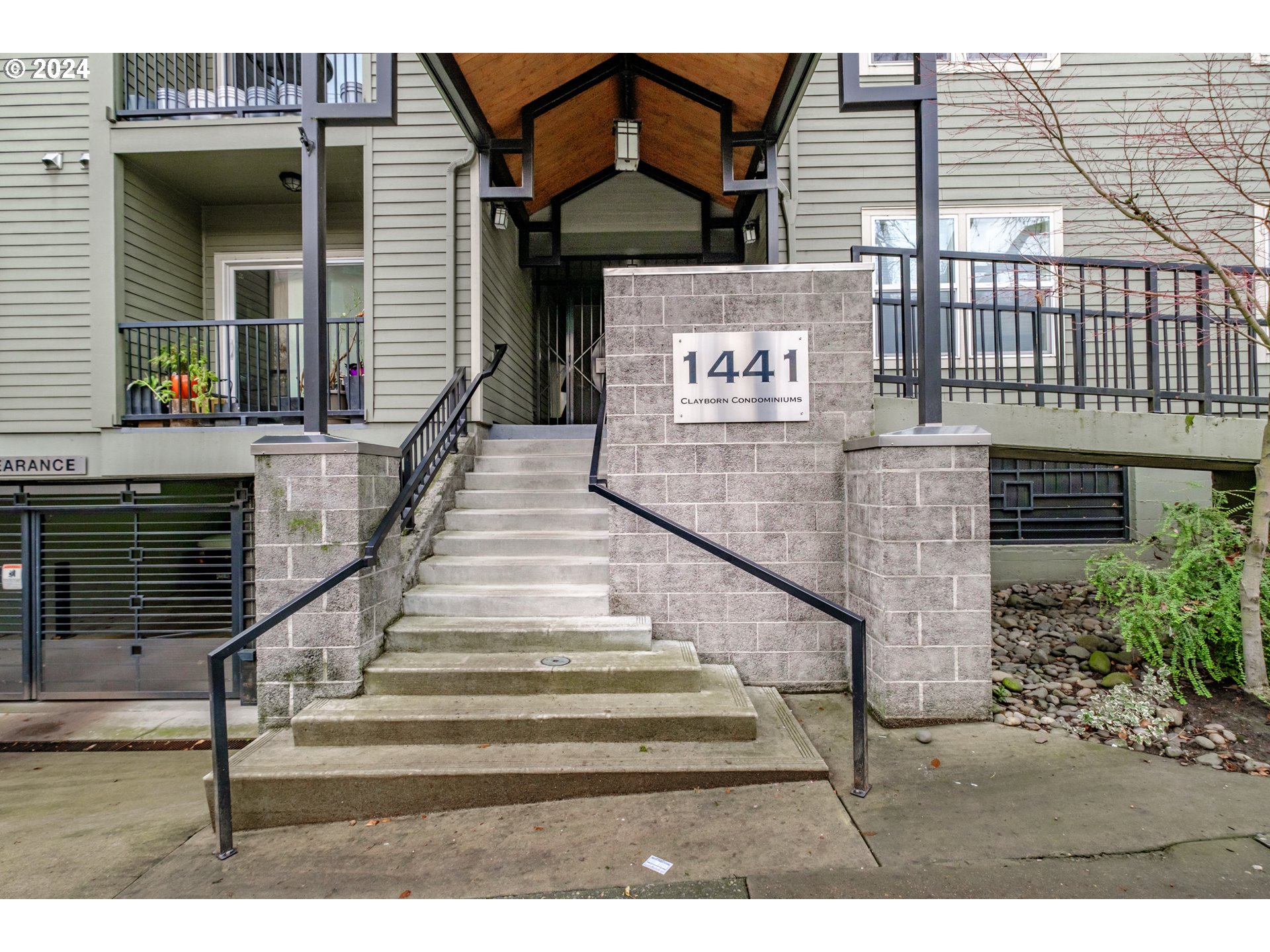 1441 Southwest Clay Street, Unit 102 Portland, OR 97201 - Photo 2 of 38