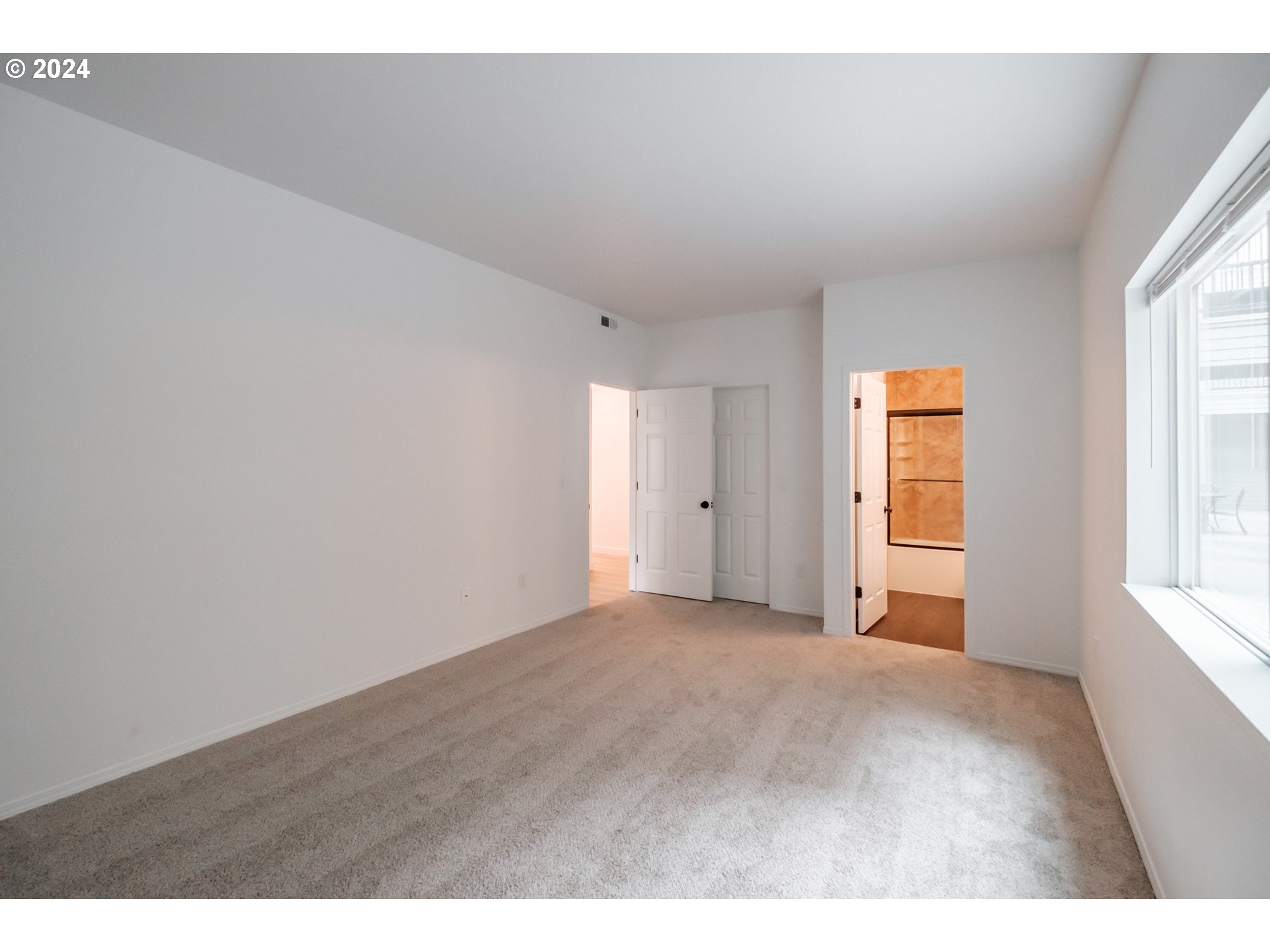 1441 Southwest Clay Street, Unit 102 Portland, OR 97201 - Photo 32 of 38