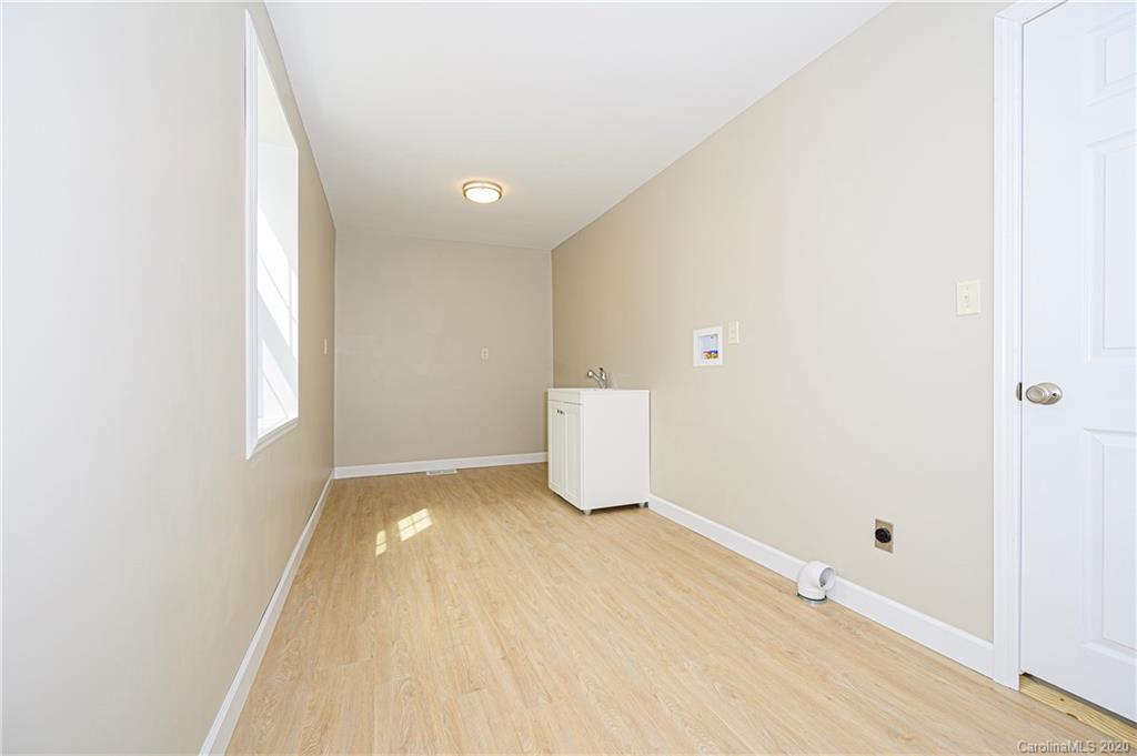 1526 Junction Road Mocksville, NC 27028 - Photo 17 of 28 a view of an empty room