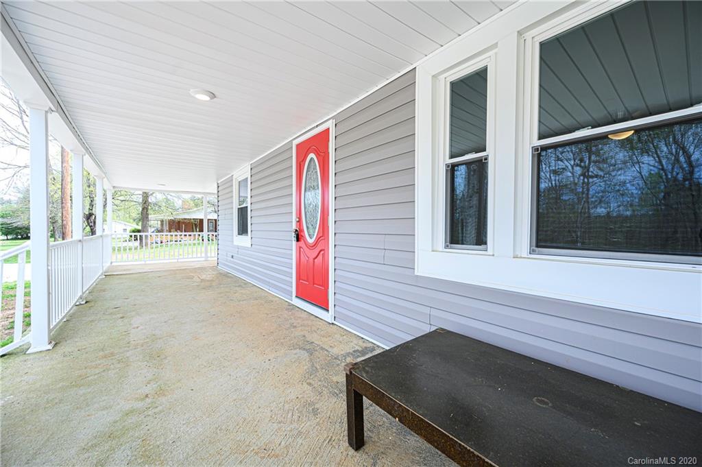 1526 Junction Road Mocksville, NC 27028 - Photo 7 of 28 a view of an entryway