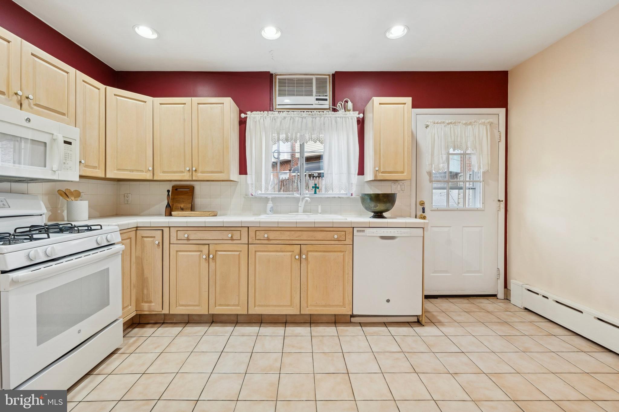 1135 Tasker Street Philadelphia, PA 19148 - Photo 11 of 24