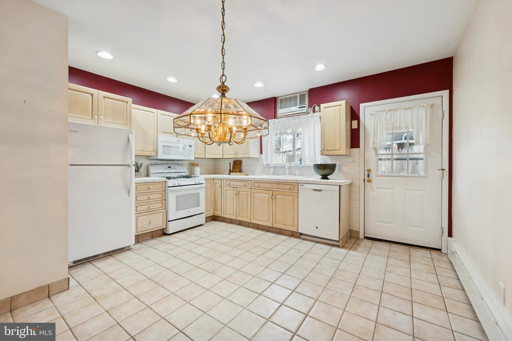 1135 Tasker Street Philadelphia, PA 19148 - Photo 9 of 24