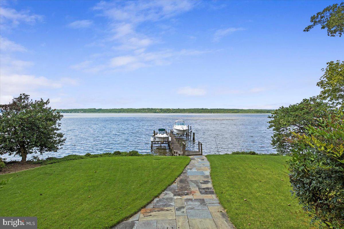 Direct Potomac River Waterfront